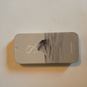 Seint Astoria Contour